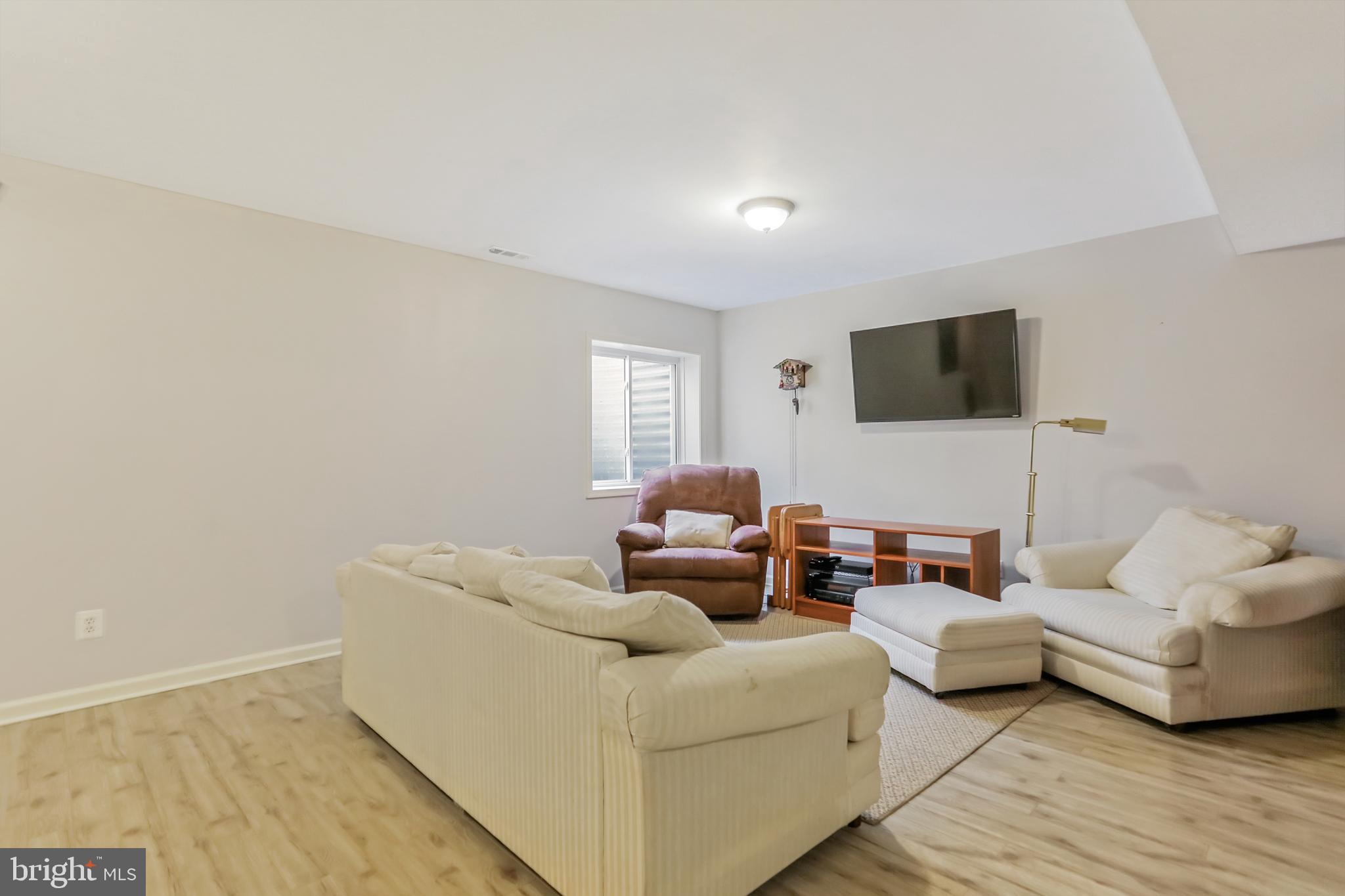 DEMORY FARM - Residential