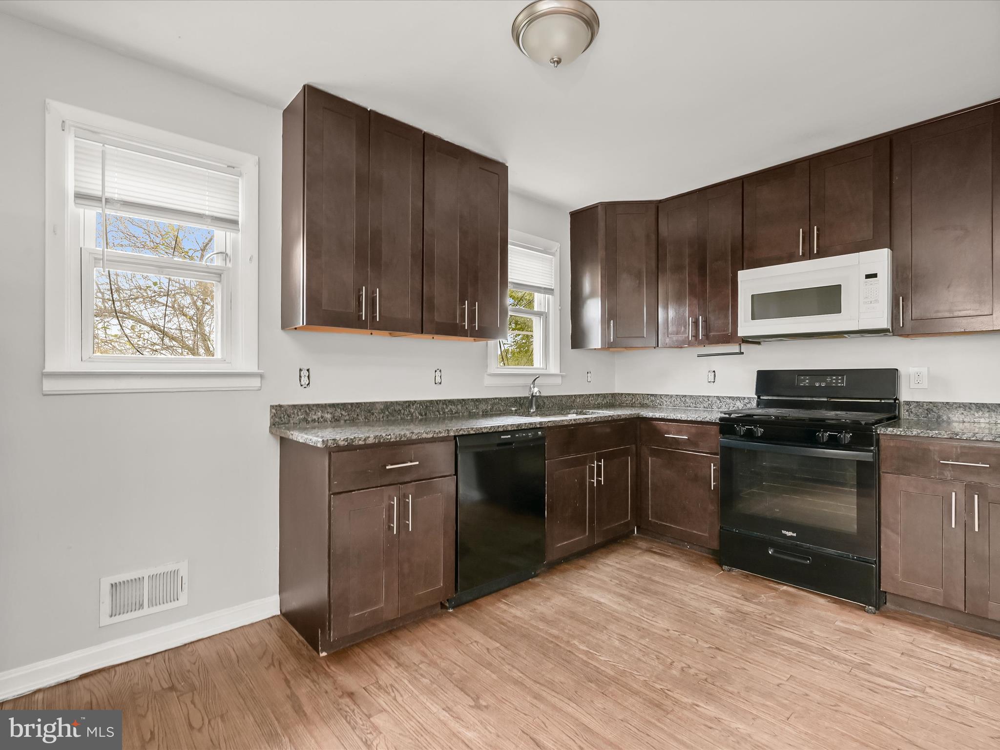 HOLLAND HILL - Residential