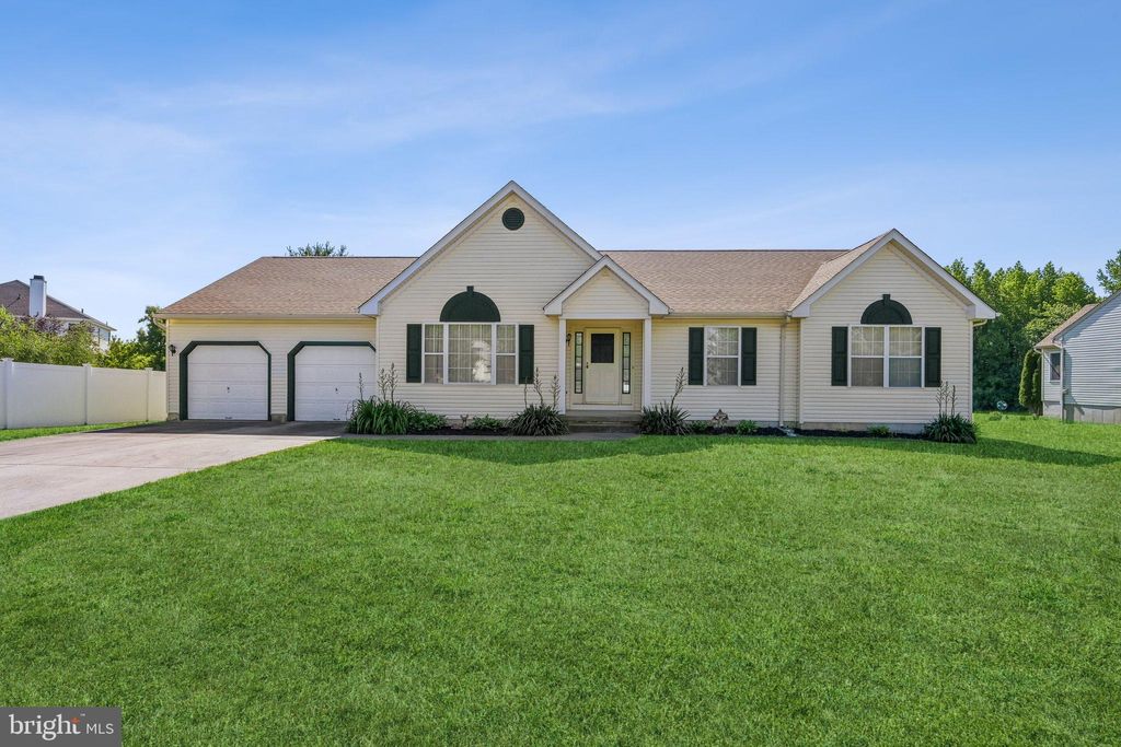 Photo of 64 Peters Lane, BLACKWOOD, NJ 08012 (MLS # NJCD2119422)