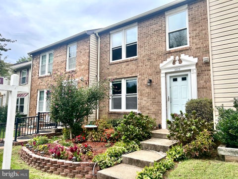 Townhouse For Sale - 3929 Plum Run Court<br/> FAIRFAX, VA 22033