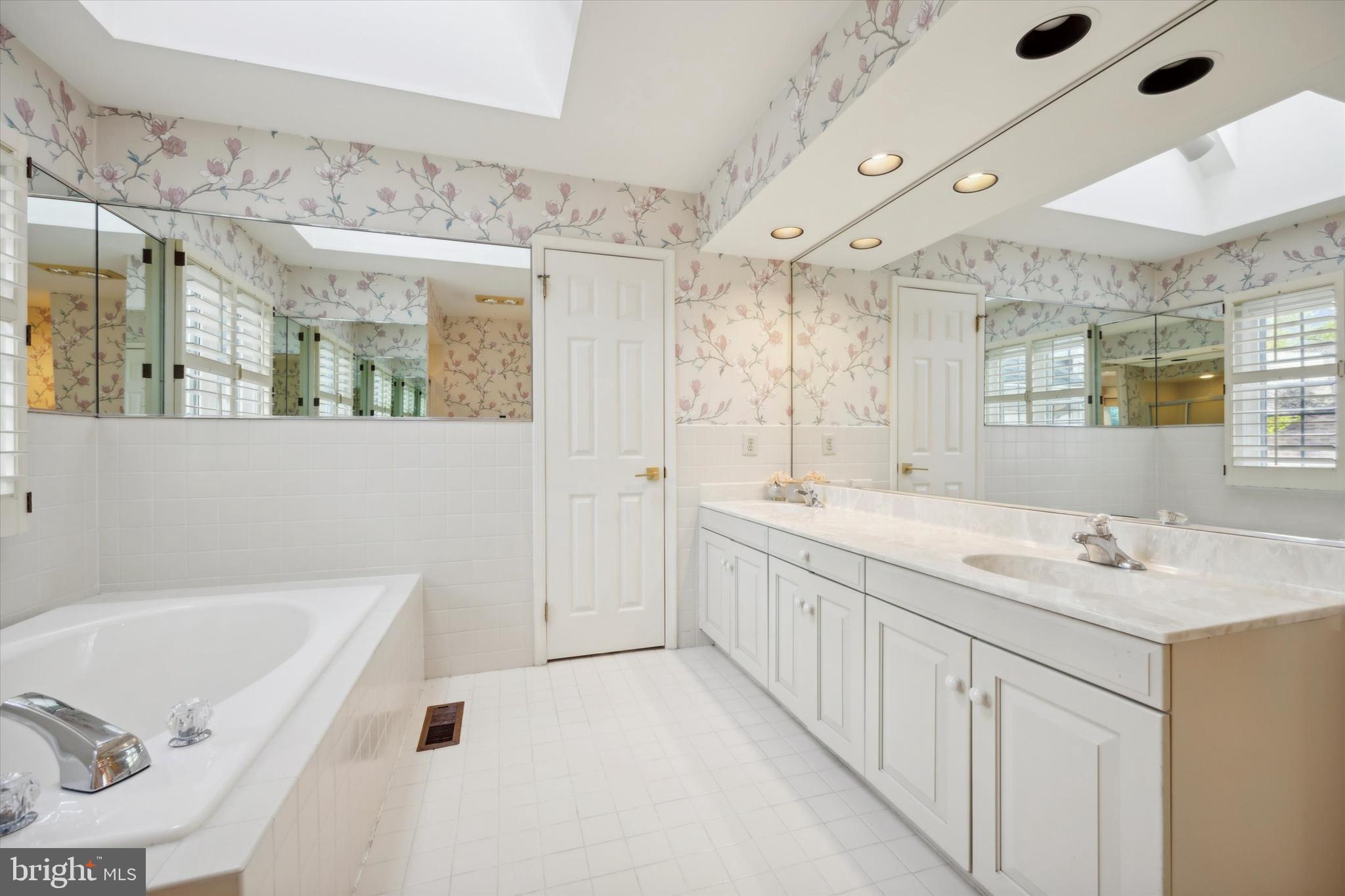 TRIANON - Residential