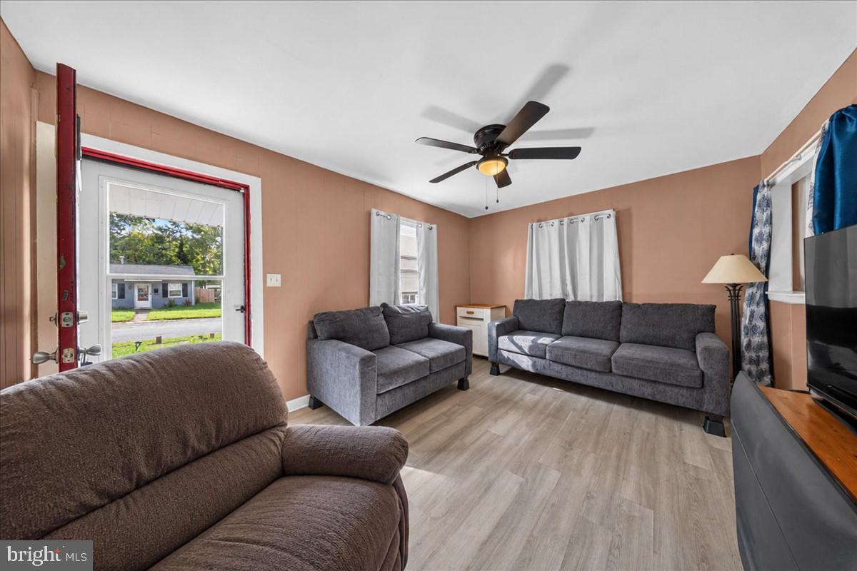 427 CARVER DRIVE