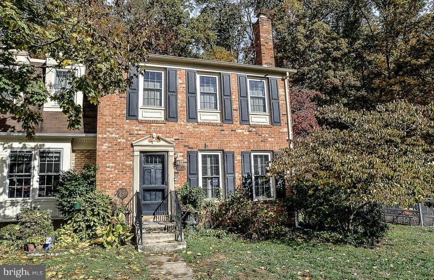 OFFERS DUE MONDAY, 11/1 AT NOON!  SPACIOUS END UNIT TH W/ MUCH POTENTIAL*** TUCKED IN AMONG TREES & SINGLE HOMES***PLAYGROUND AND POOL NEARBY***3 BR 2.5 BATH***BRICK PATIO***FENCE***LARGE MASTER***SUNKEN LR***EASY ACCESS TO 1-95 & FFX COUNTY PKWY***FT. BELVOIR***SHOPPING***CLOSE TO WEST SPRINGFIELD HIGH SCHOOL***GREAT LOCATION***WONDERFUL OPPORTUNITY NOT TO BE MISSED!***