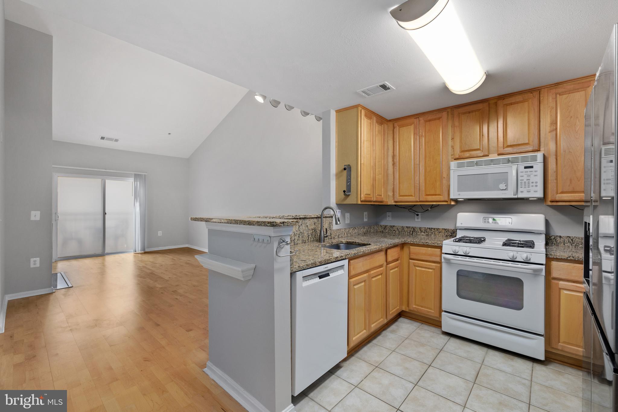 MARQUIS AT VIENNA STATION - Residential