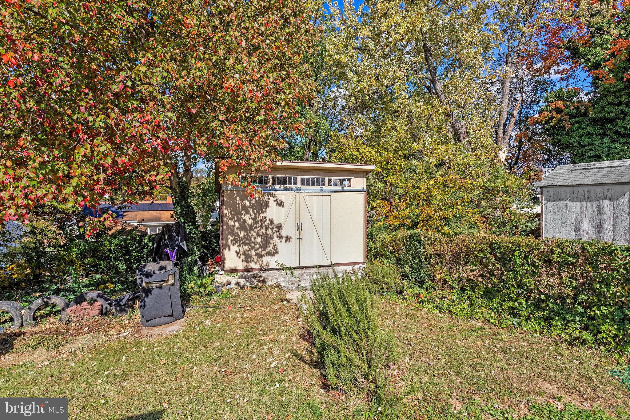 LANHAM WOODS - Residential