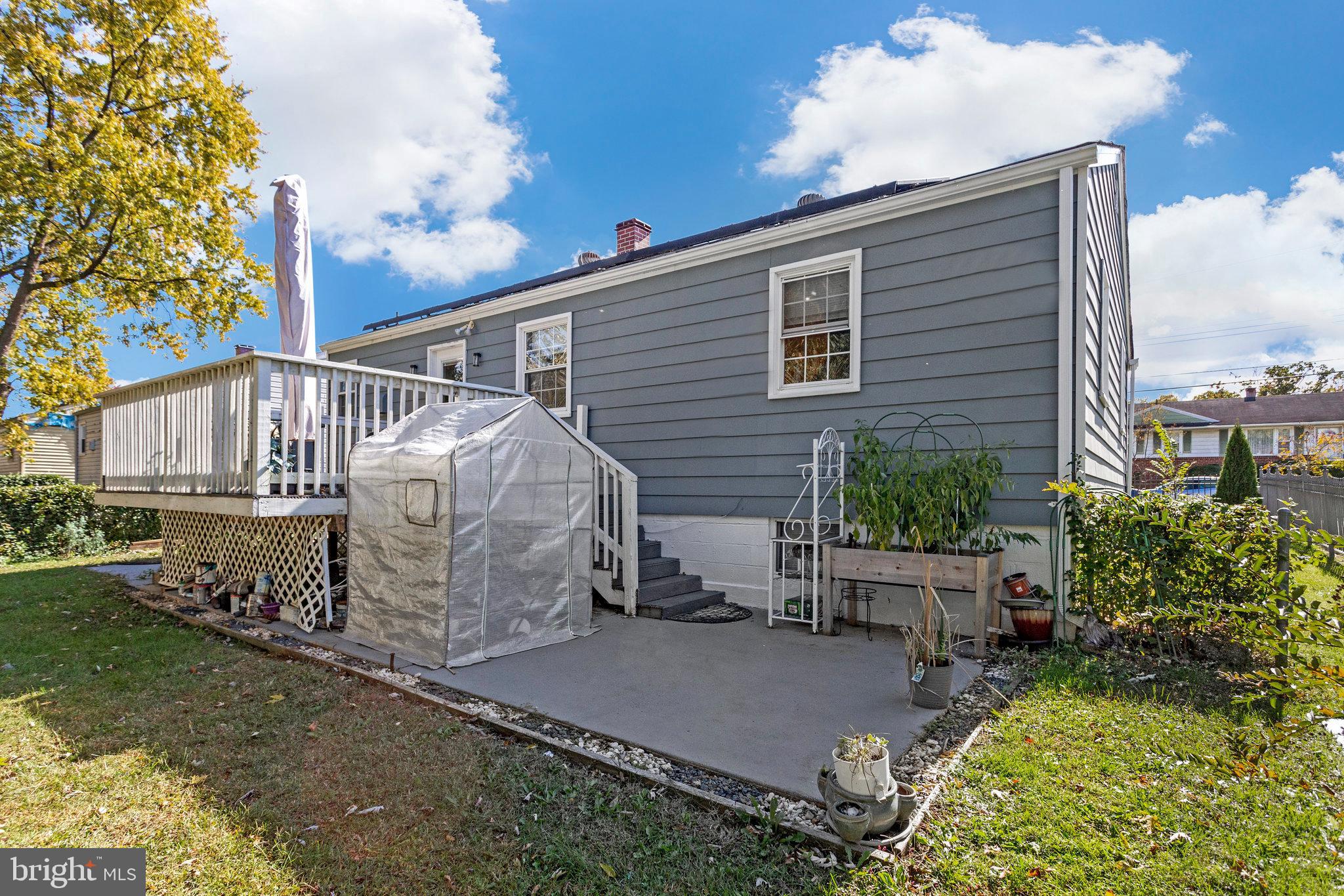 LANHAM WOODS - Residential