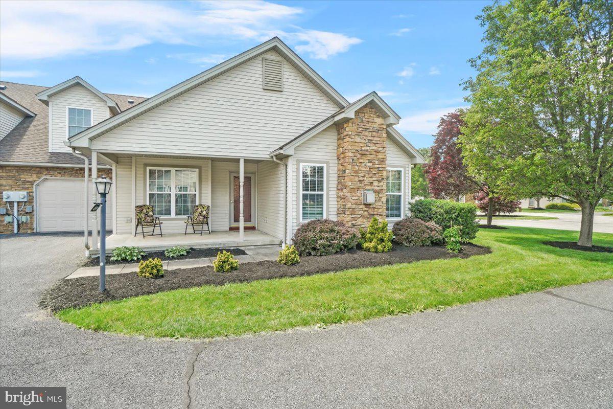 Don't miss, One level living - This 3 BR, 3 Full Bath home ideally located in Meadowbrook Commons. 2 BR on the main level, kitchen, dining area, living with fireplace. Kitchen offers quartz countertop, owner has all upgraded light fixtures through out. Upper level has the 3rd bedroom with full bath, and an addition room, you decide.
Very close to to Ski Liberty resort, Carroll Valley Golf Course, community family park, and historical Gettysburg. Please note most of the furniture is for sale if interested.