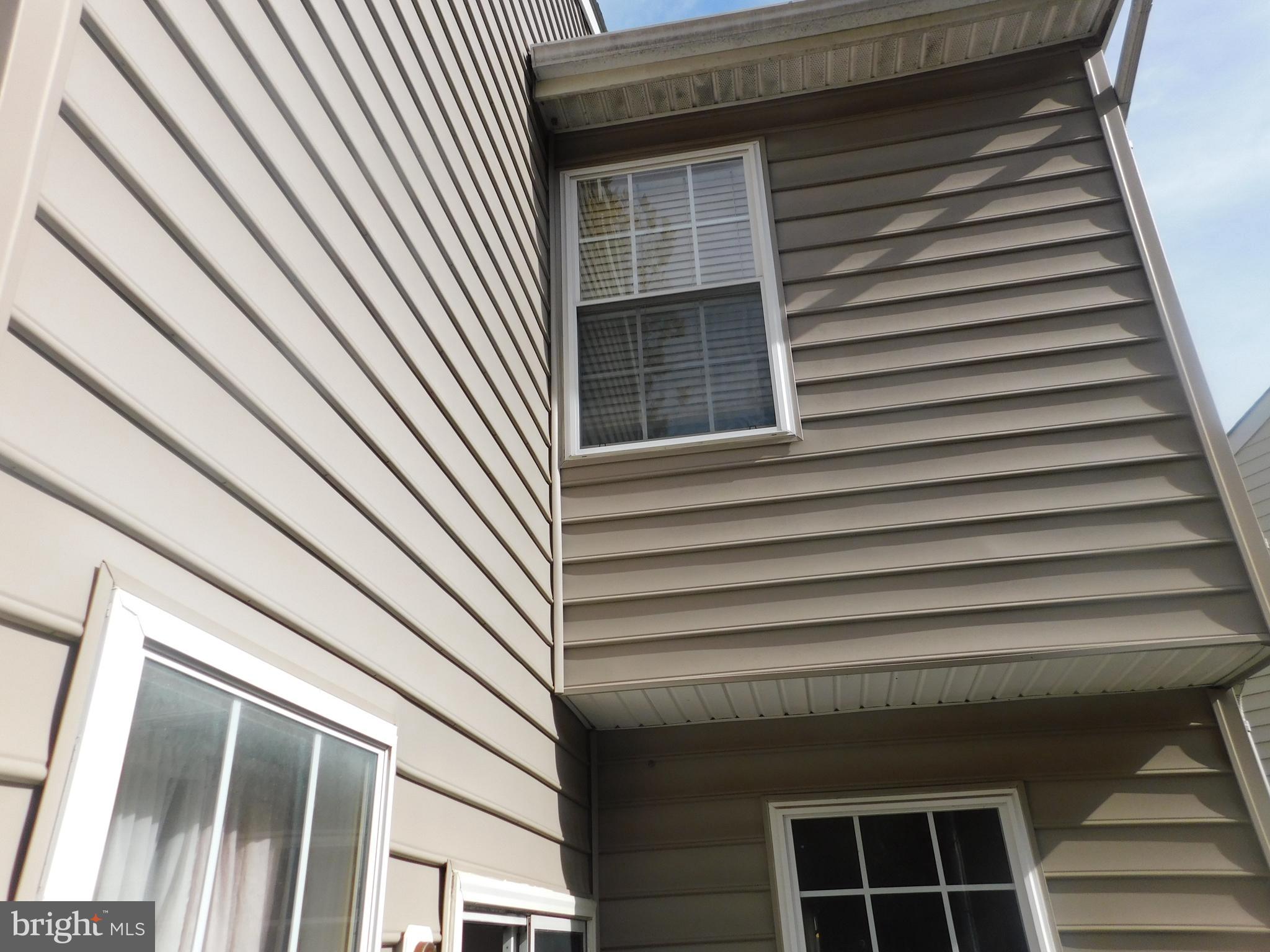 MOSBY RIDGE CONDO - Residential Lease