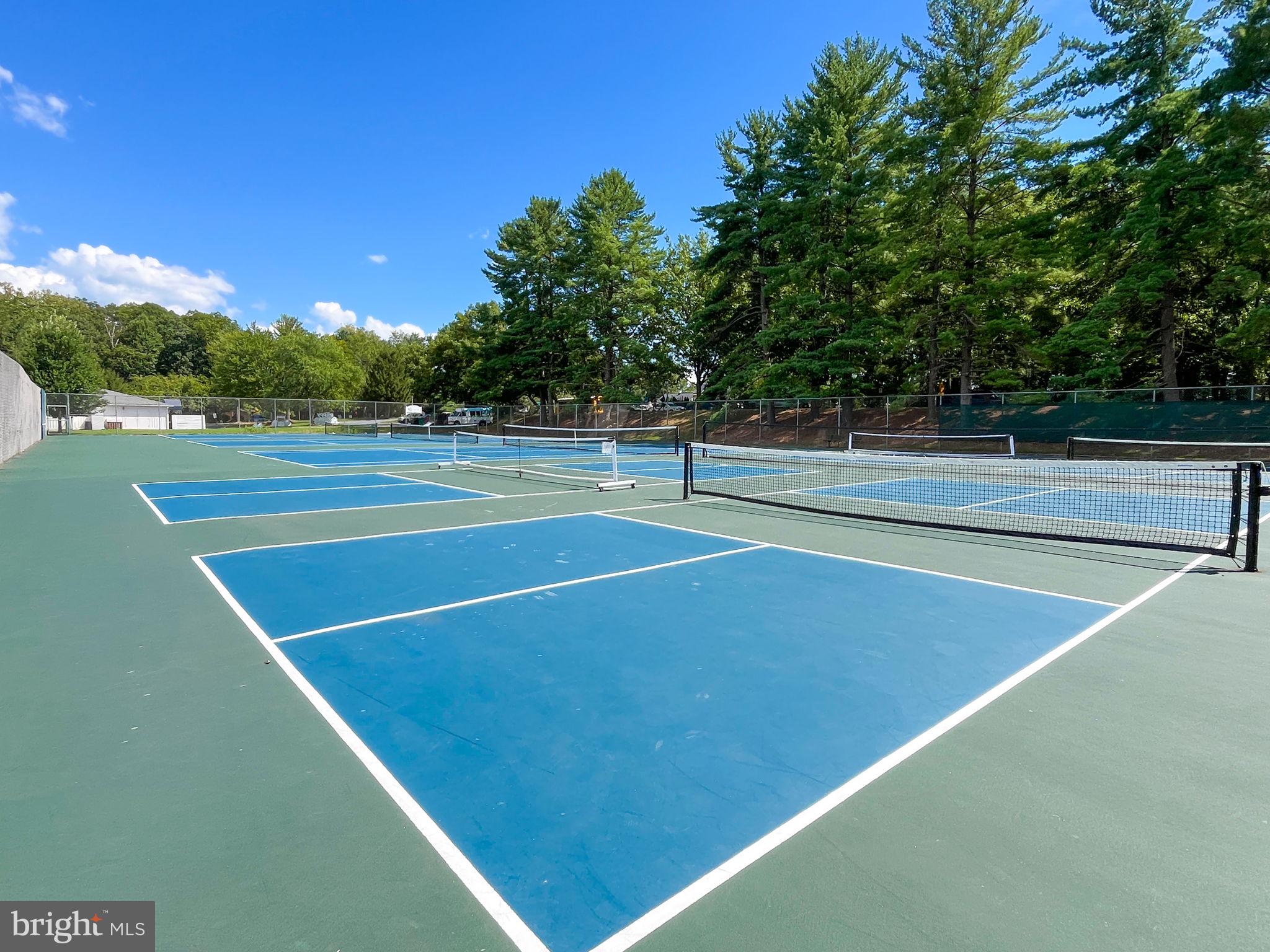 SHADOW OAK - Residential