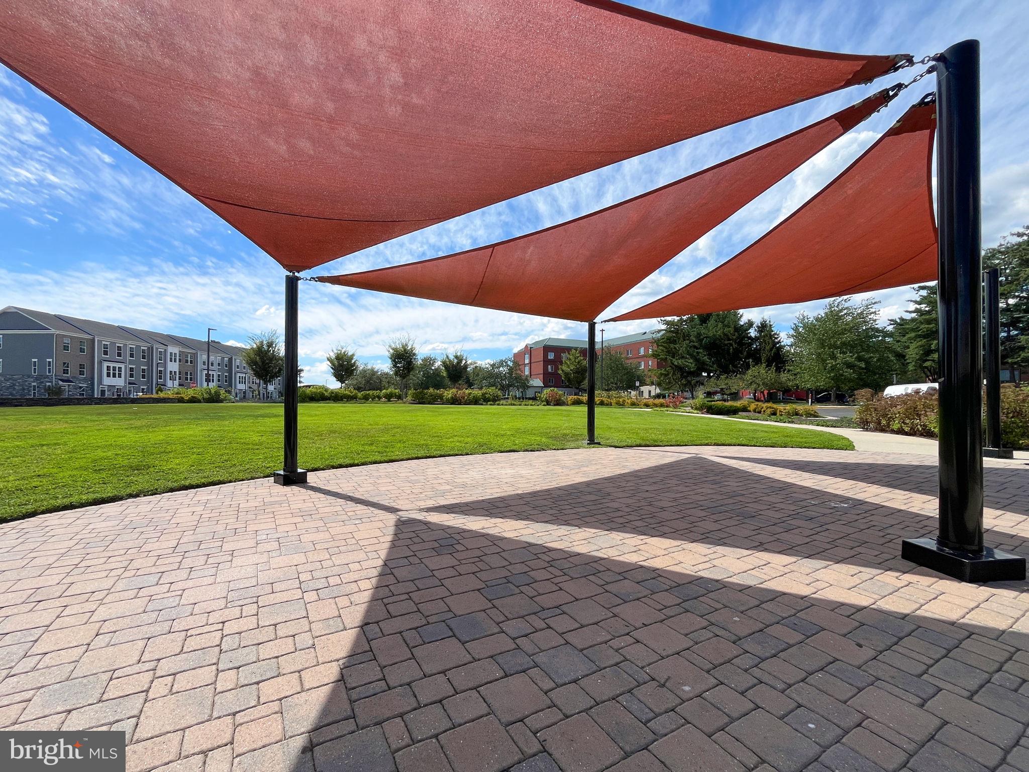 SHADOW OAK - Residential