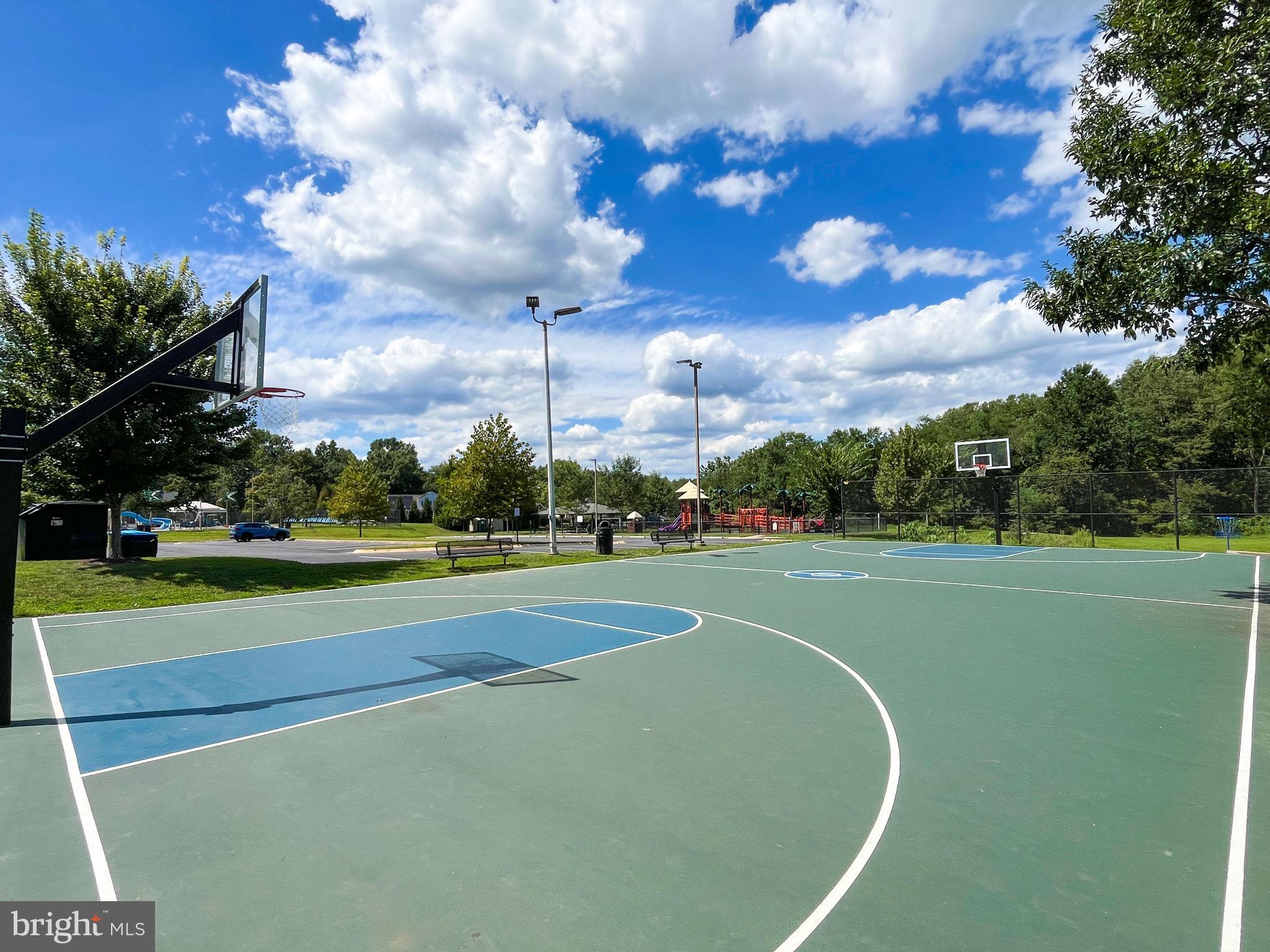 SHADOW OAK - Residential