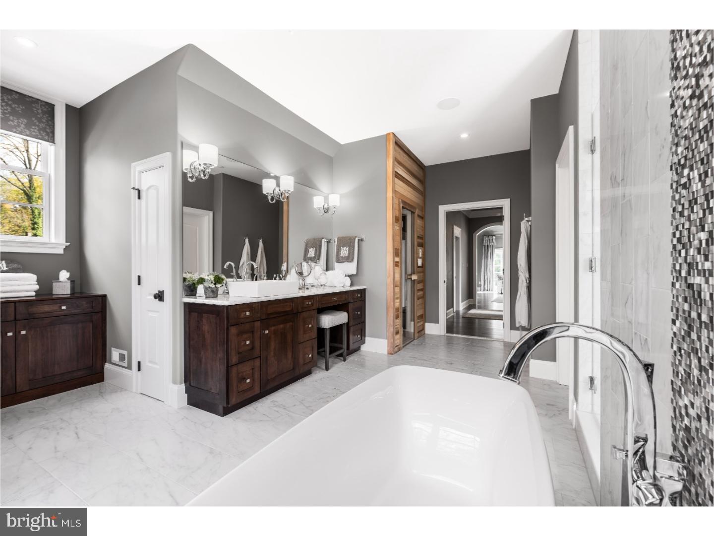 CHESTNUT HILL - Residential