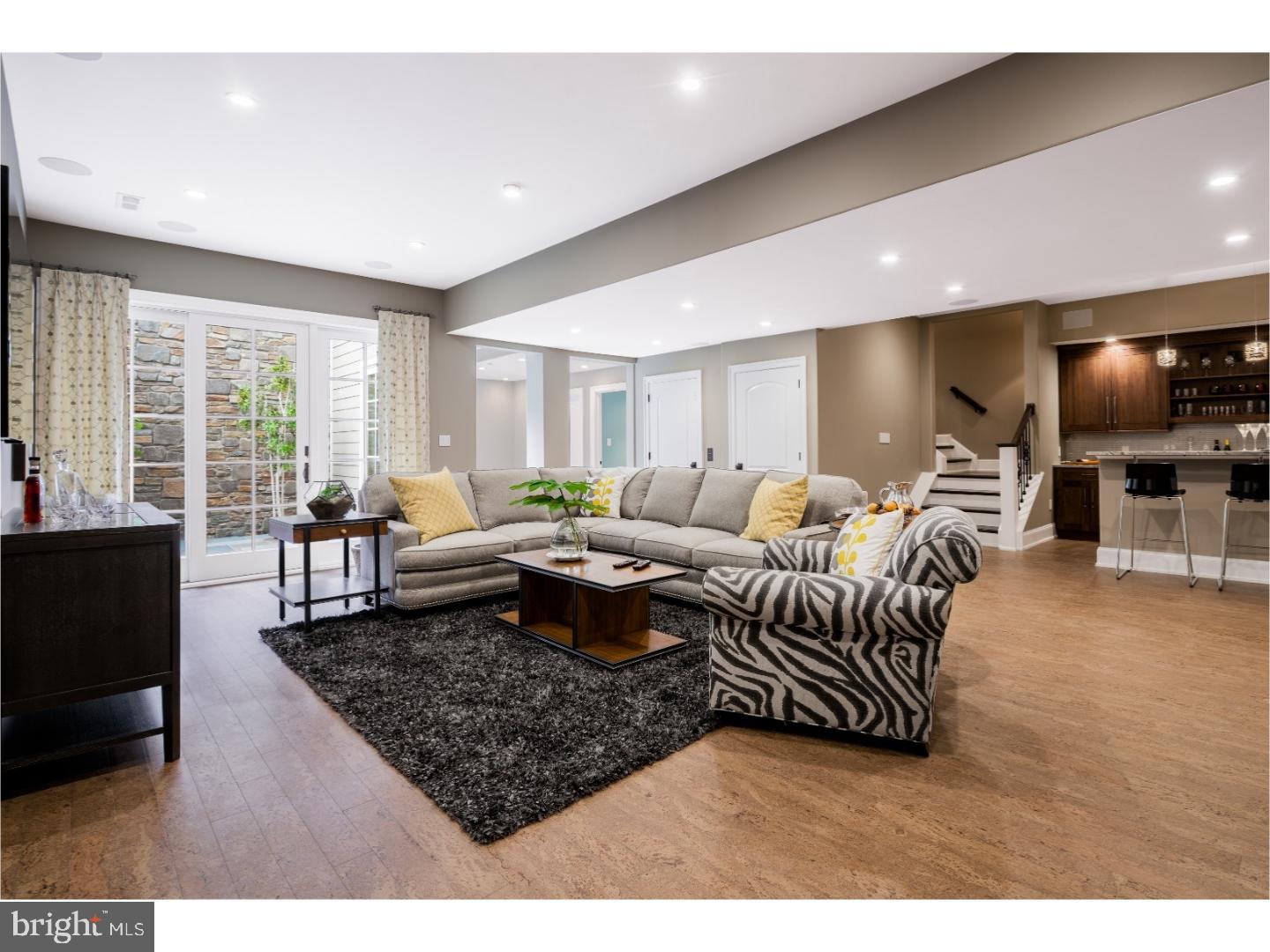 CHESTNUT HILL - Residential