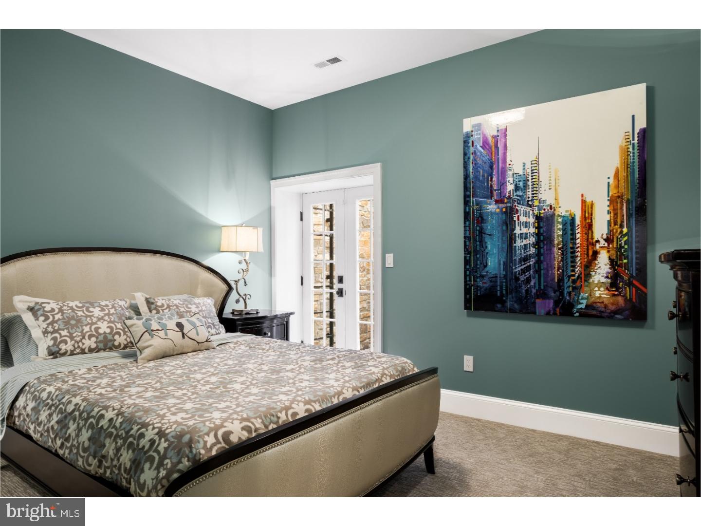 CHESTNUT HILL - Residential