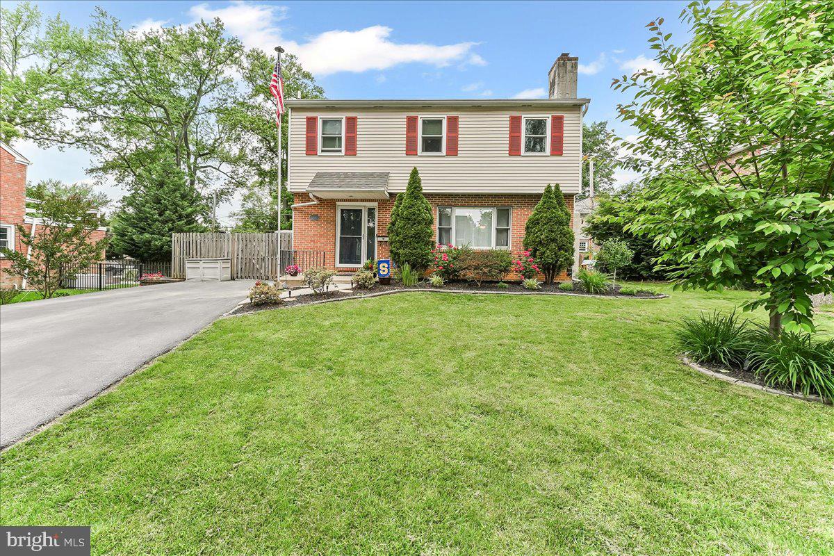208 RAMBLING WAY