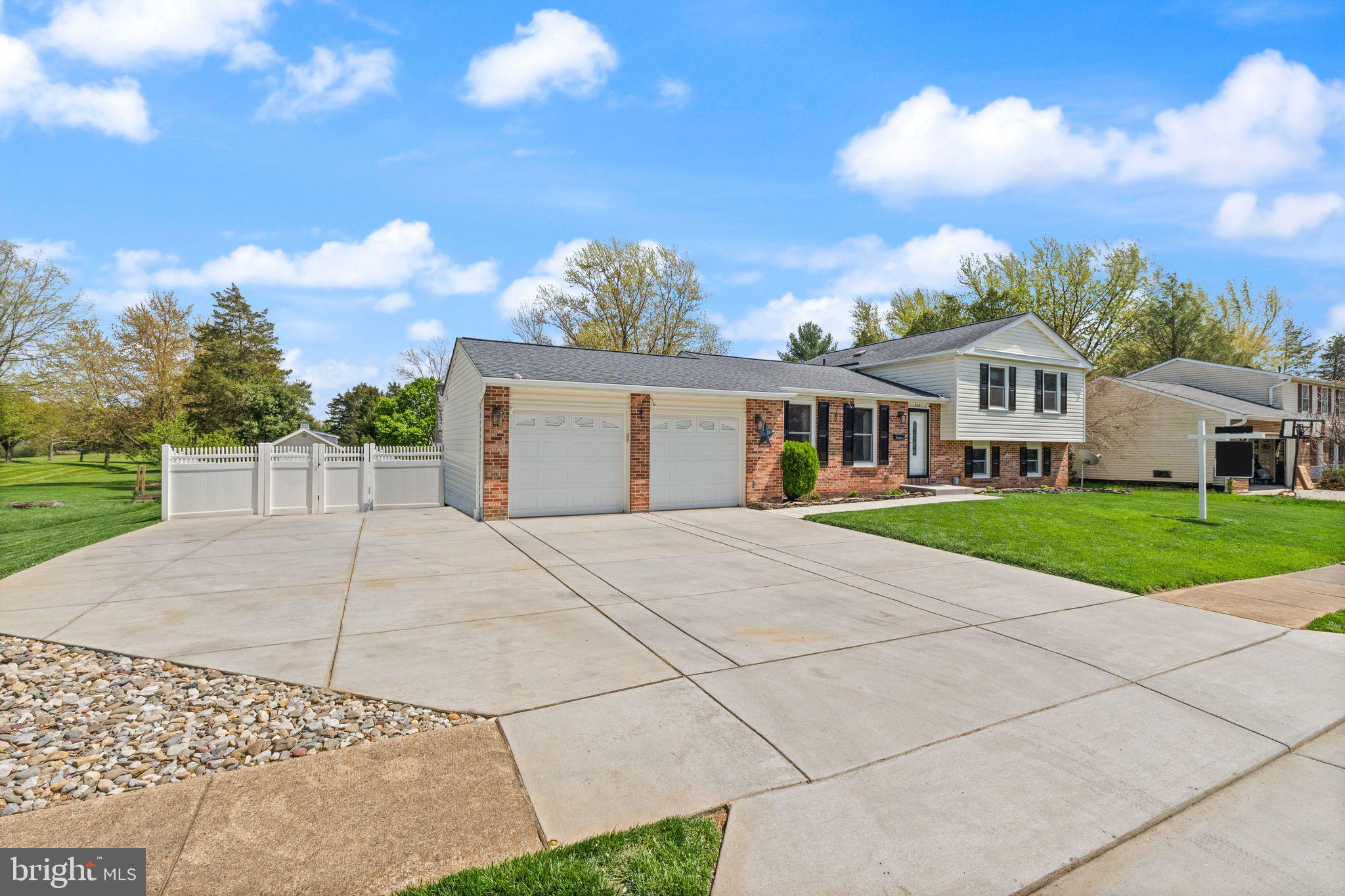510 APPLETREE DRIVE NE