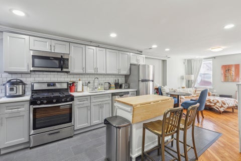 Multifamily For Sale - 1711 S 6th Street<br/> Philadelphia County, PHILADELPHIA, PA 19148