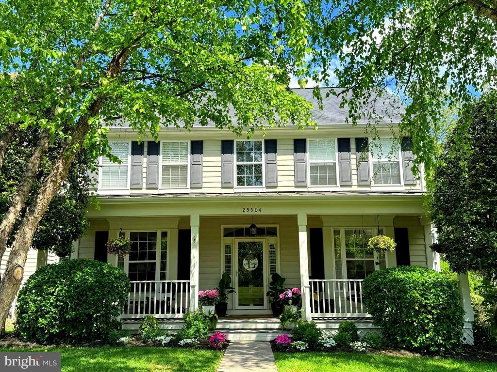 Photo of 25504 Heathfield Circle, CHANTILLY, VA 20152 (MLS # VALO2124918)