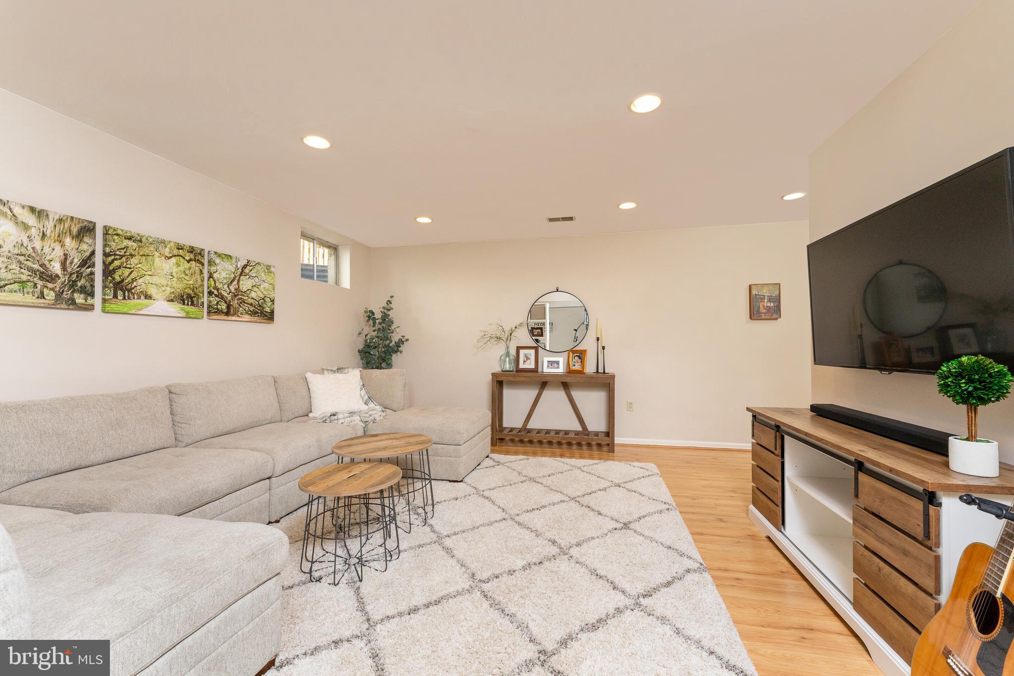 SOUTH RIDING - Residential