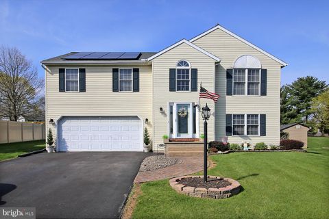 4 LADYBUG LANE MYERSTOWN PA 17067