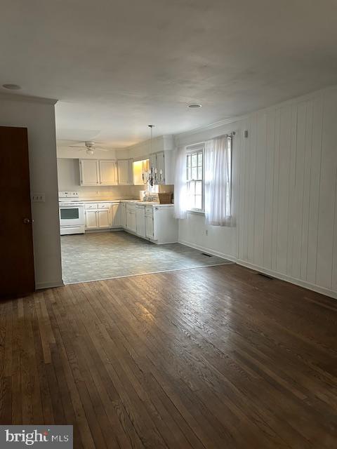 ROLLING KNOLLS - Residential