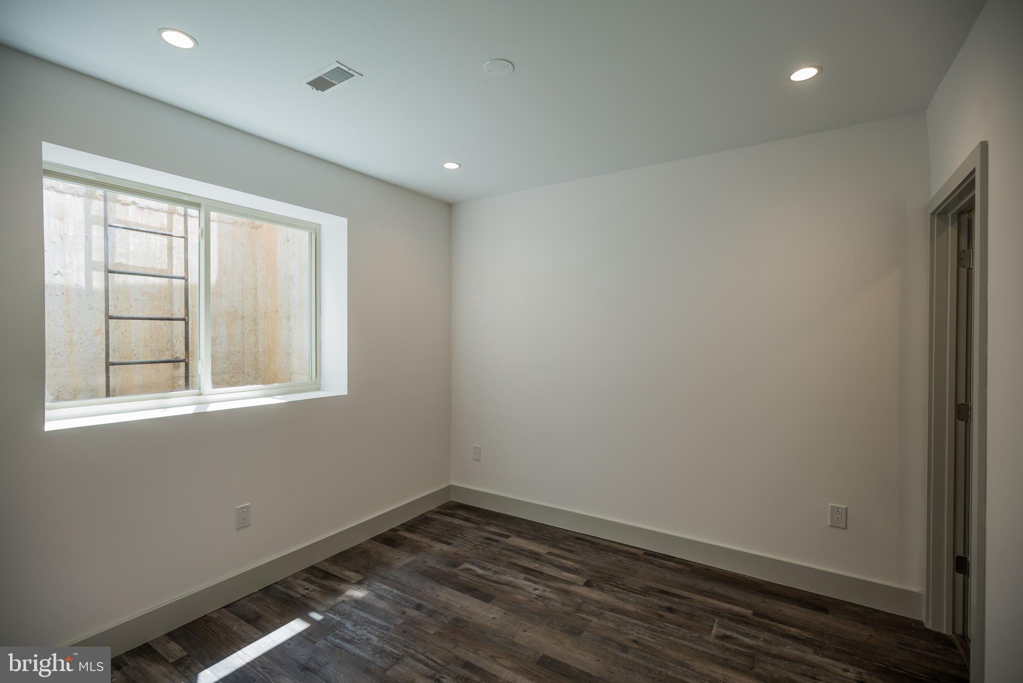 UNIVERSITY CITY - Residential Lease