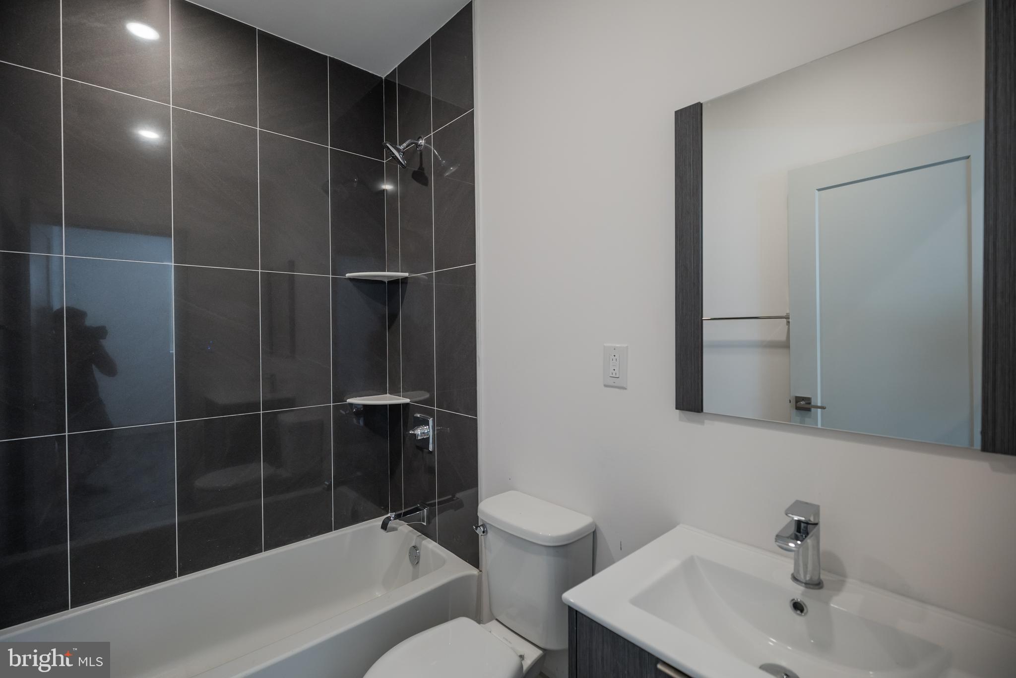 UNIVERSITY CITY - Residential Lease