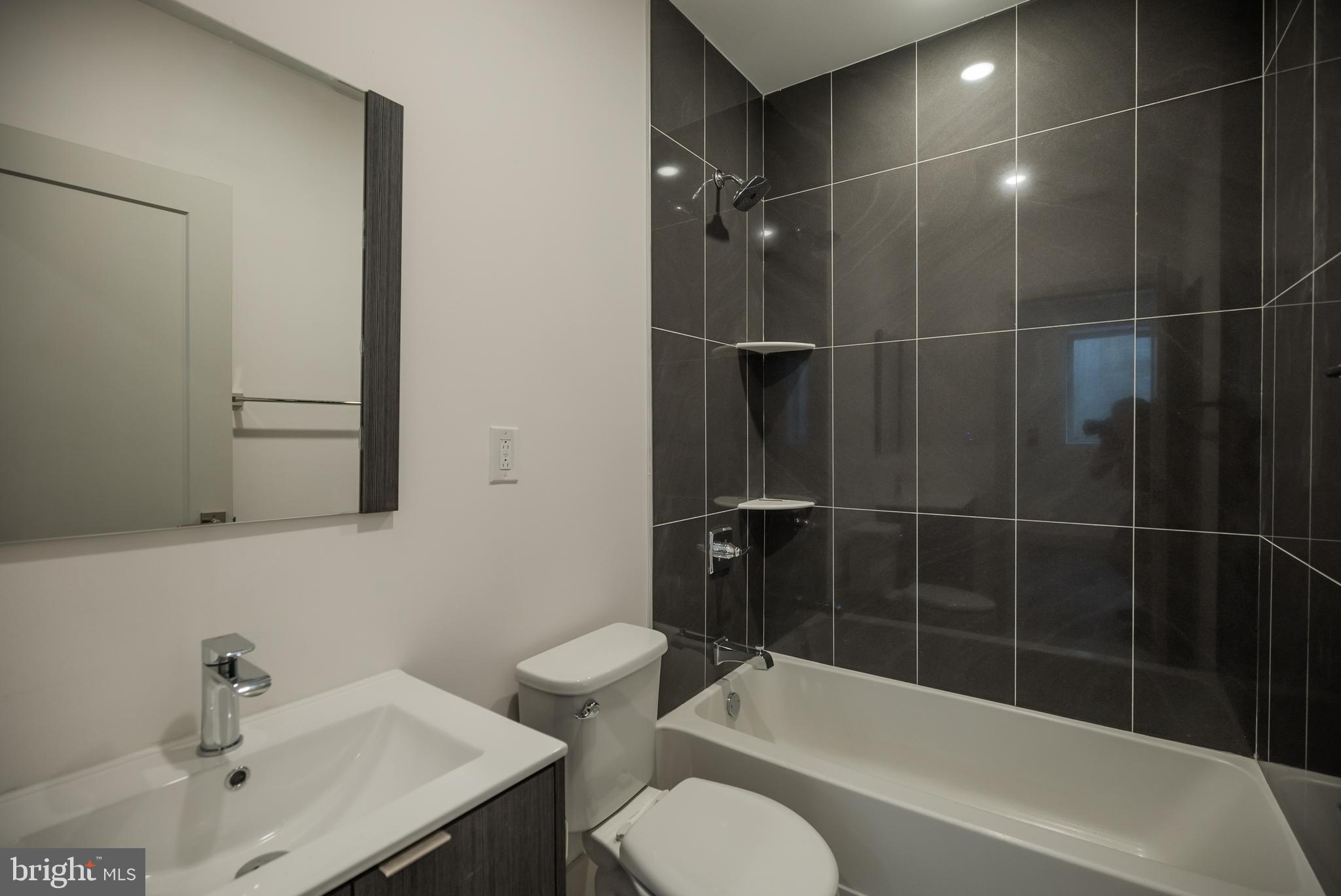 UNIVERSITY CITY - Residential Lease