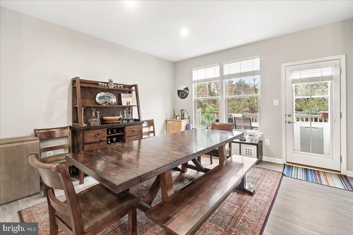 PONDVIEW - Residential