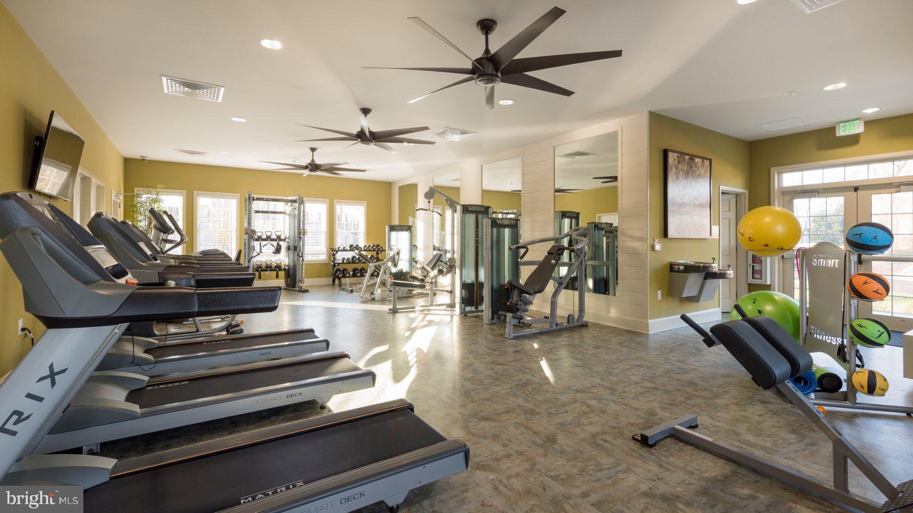 PONDVIEW - Residential