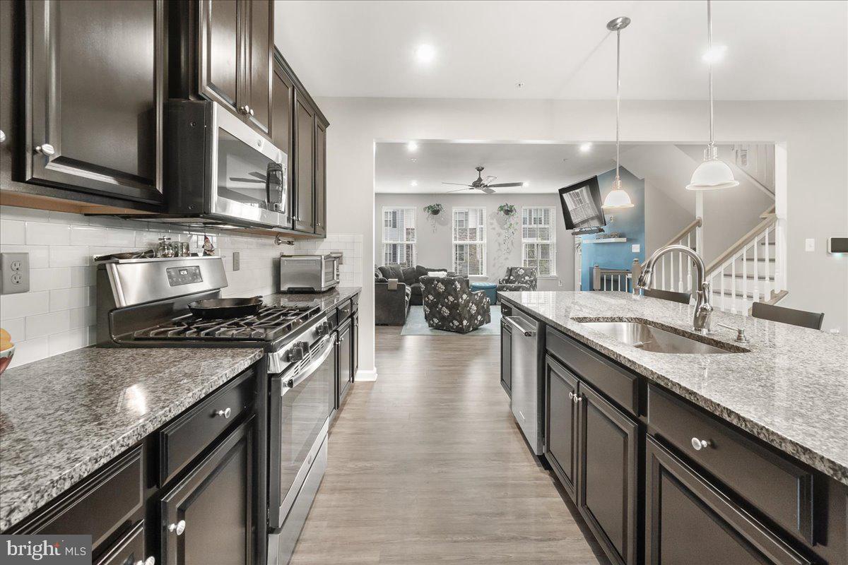 PONDVIEW - Residential