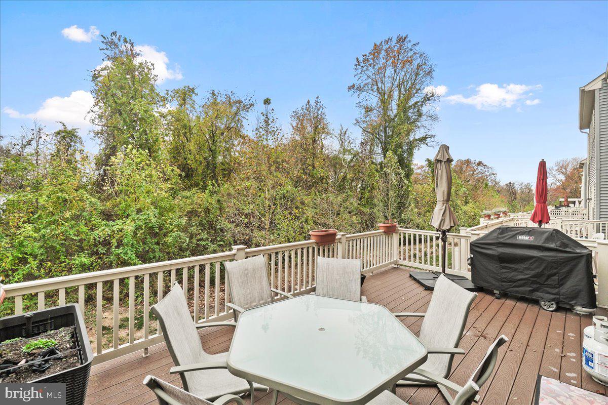 PONDVIEW - Residential