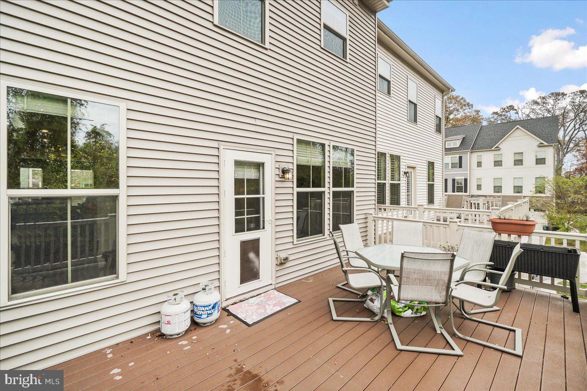 PONDVIEW - Residential