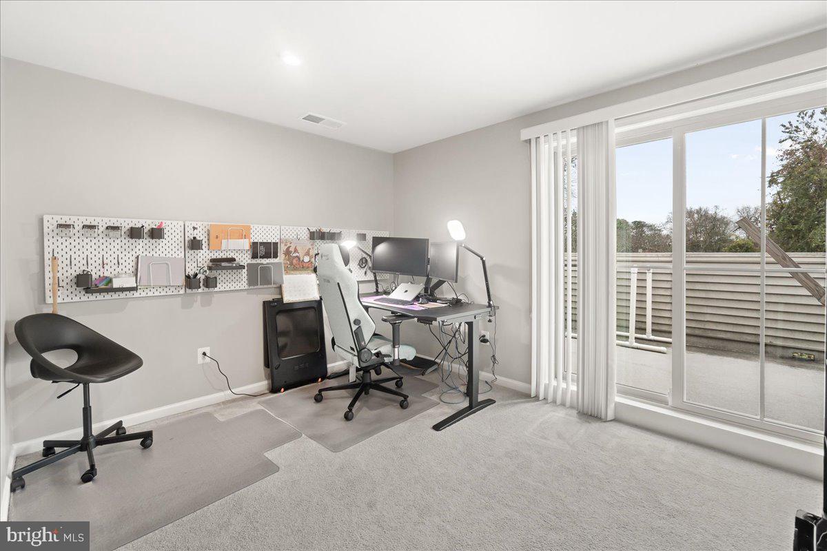 PONDVIEW - Residential