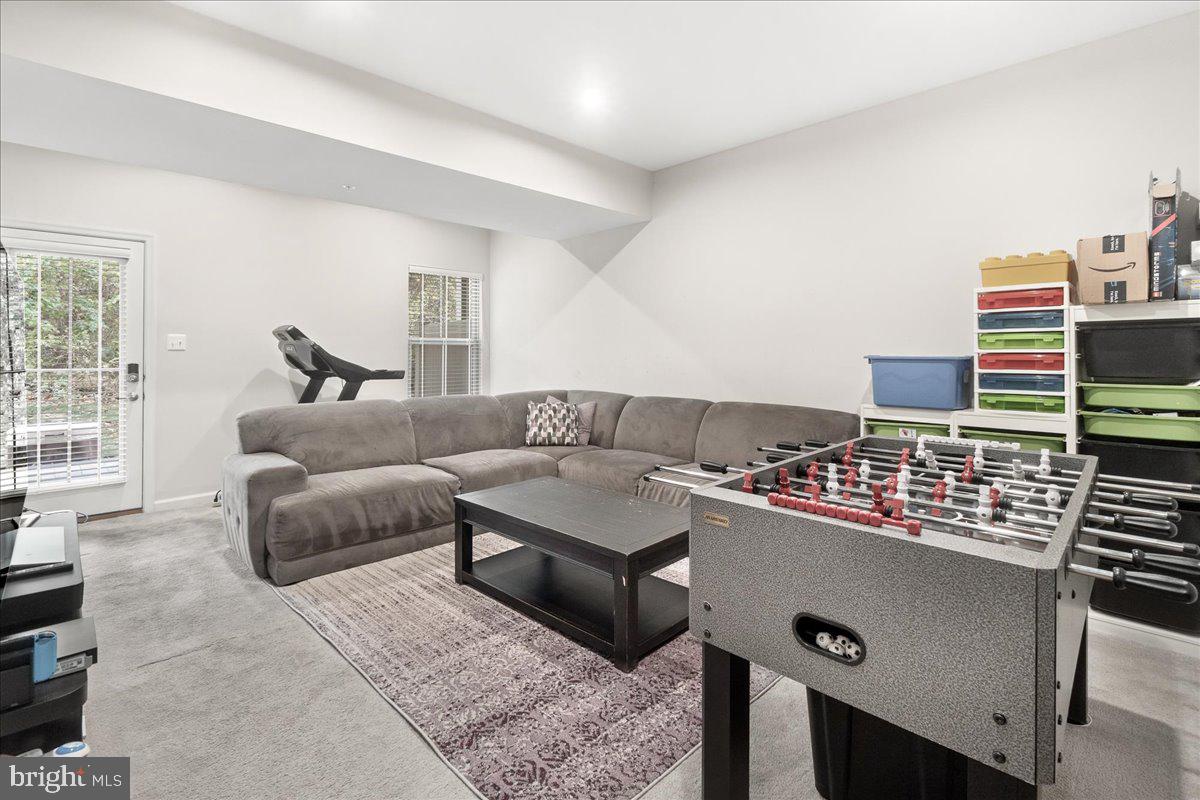 PONDVIEW - Residential