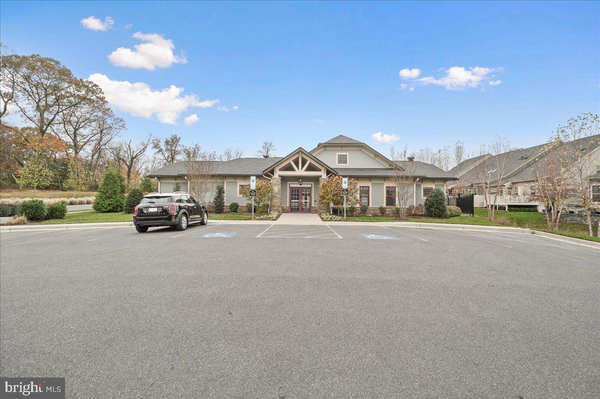 PONDVIEW - Residential