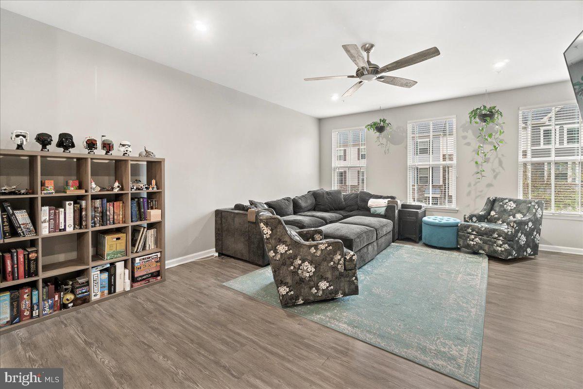 PONDVIEW - Residential