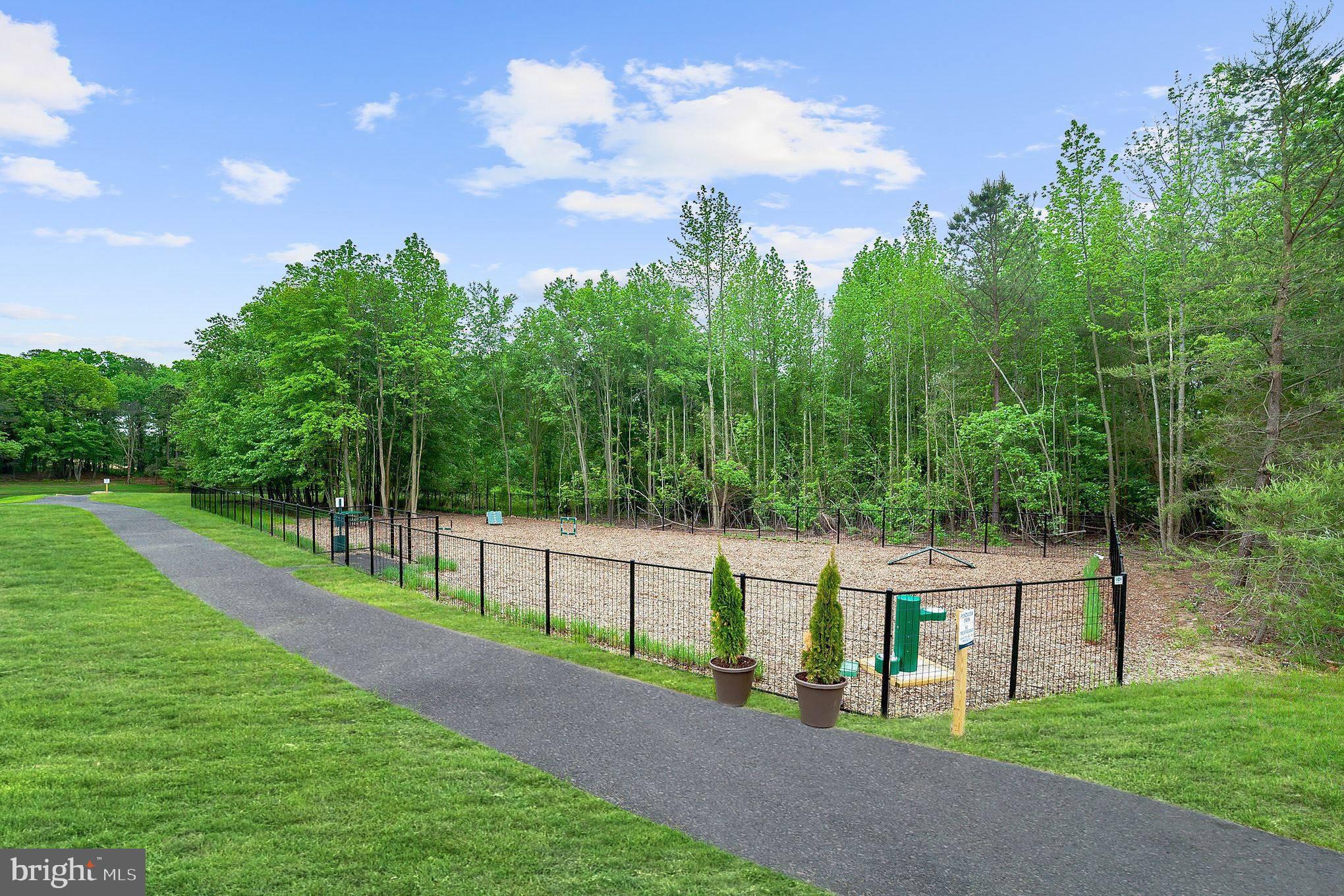 PONDVIEW - Residential