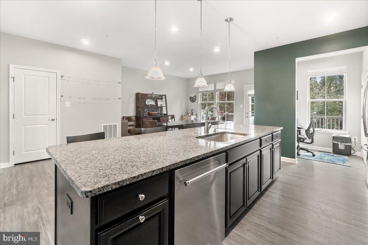 PONDVIEW - Residential