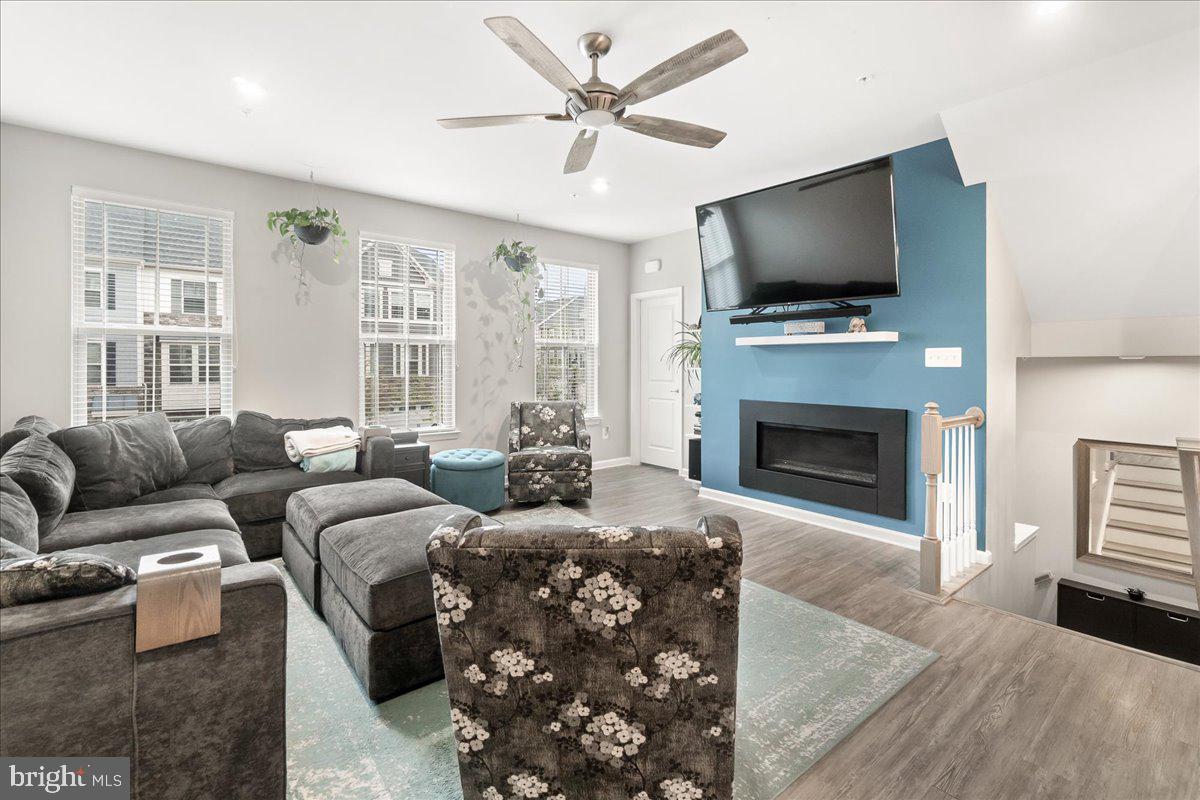 PONDVIEW - Residential