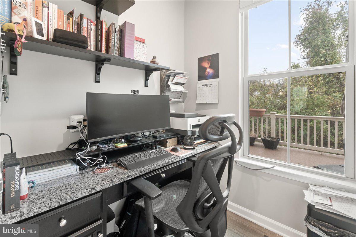 PONDVIEW - Residential