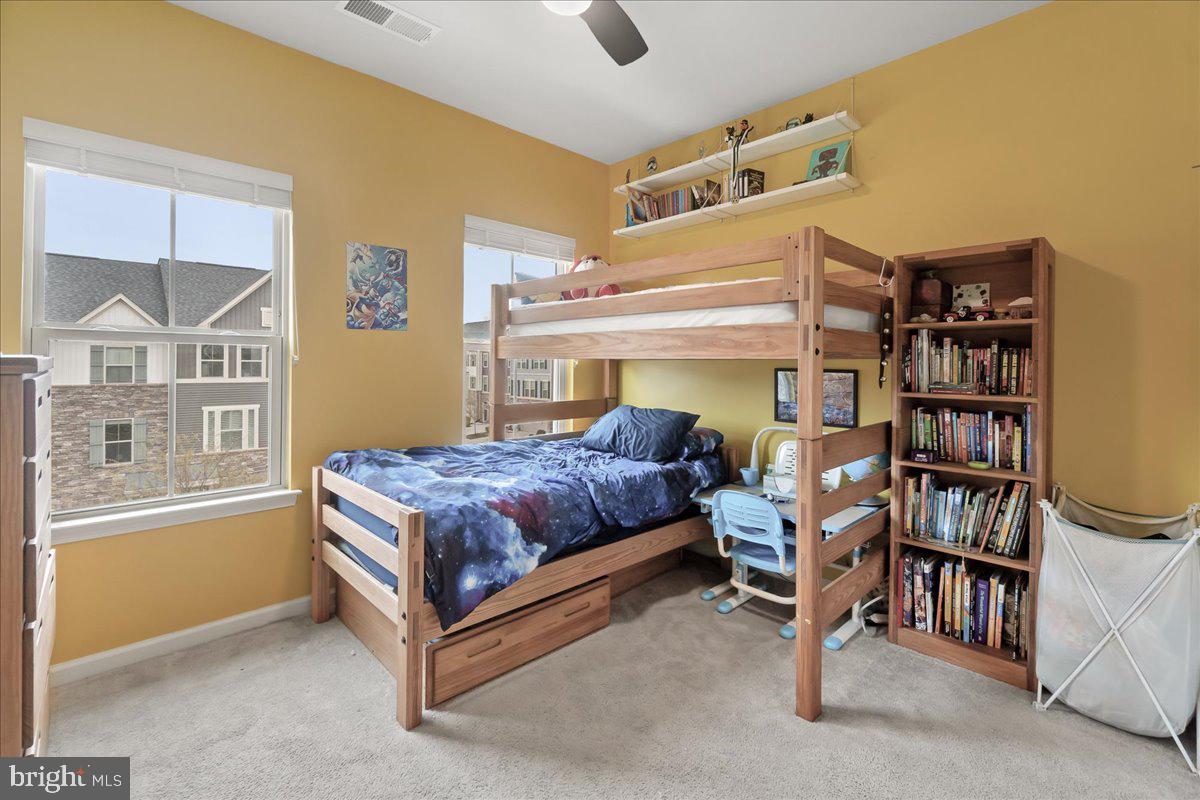 PONDVIEW - Residential