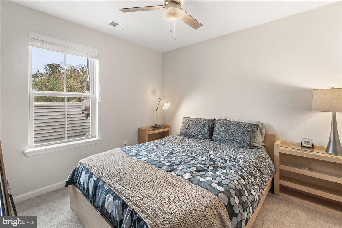 PONDVIEW - Residential