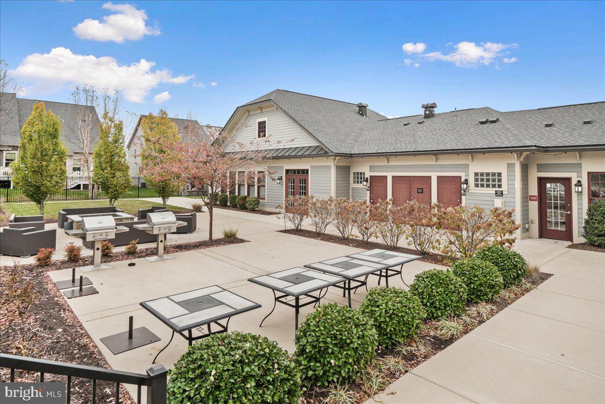 PONDVIEW - Residential