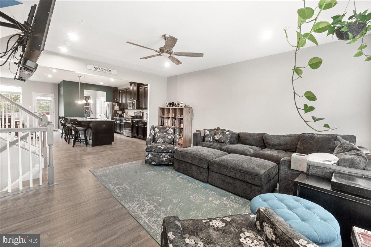 PONDVIEW - Residential