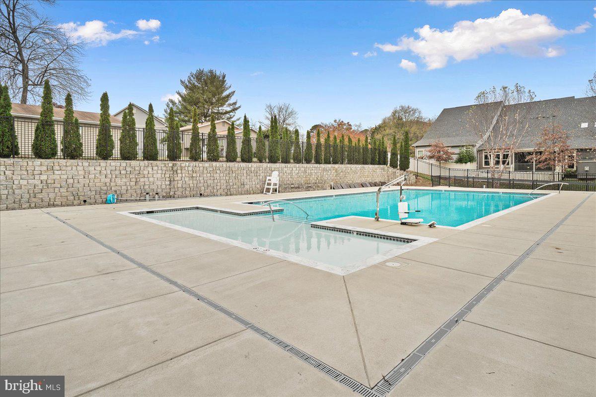 PONDVIEW - Residential