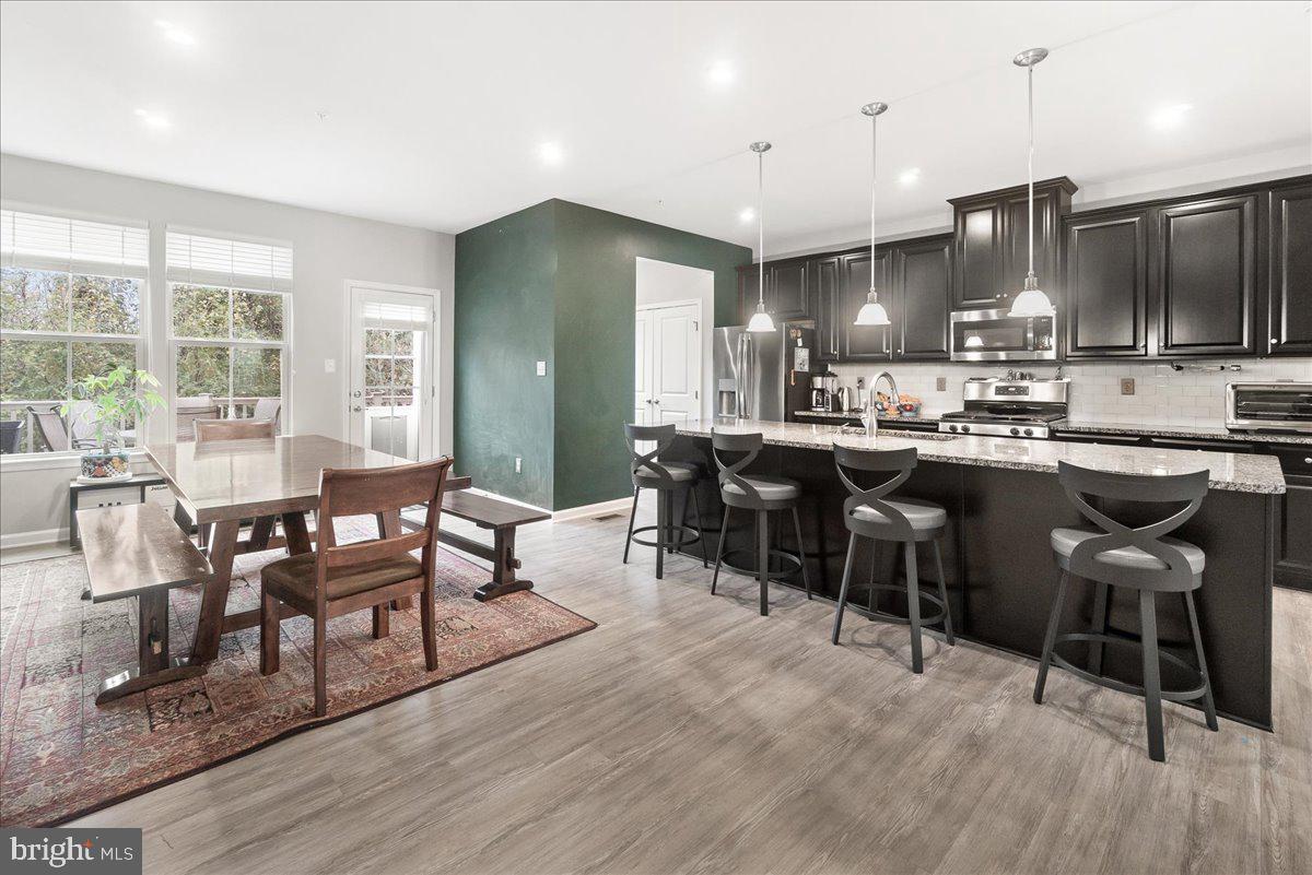 PONDVIEW - Residential