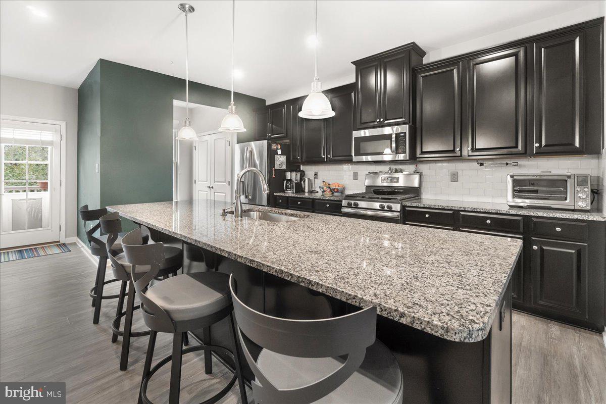 PONDVIEW - Residential