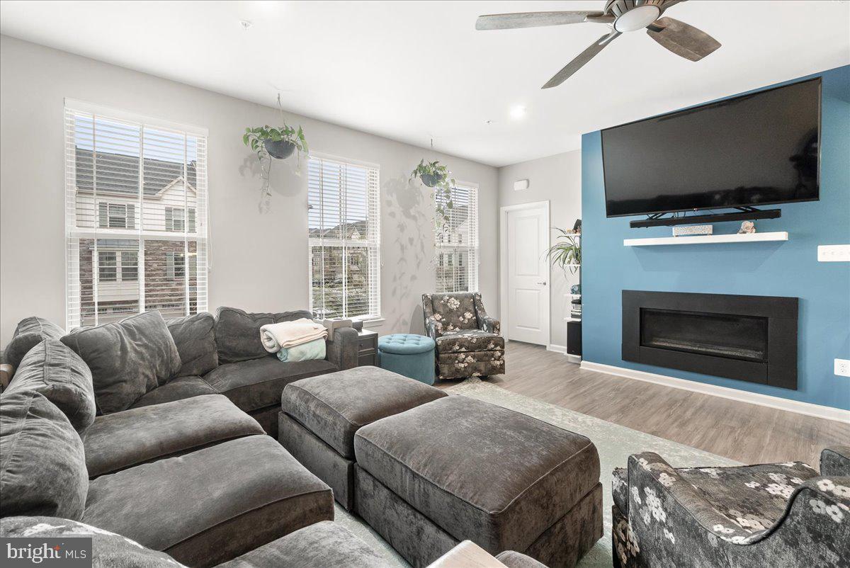 PONDVIEW - Residential