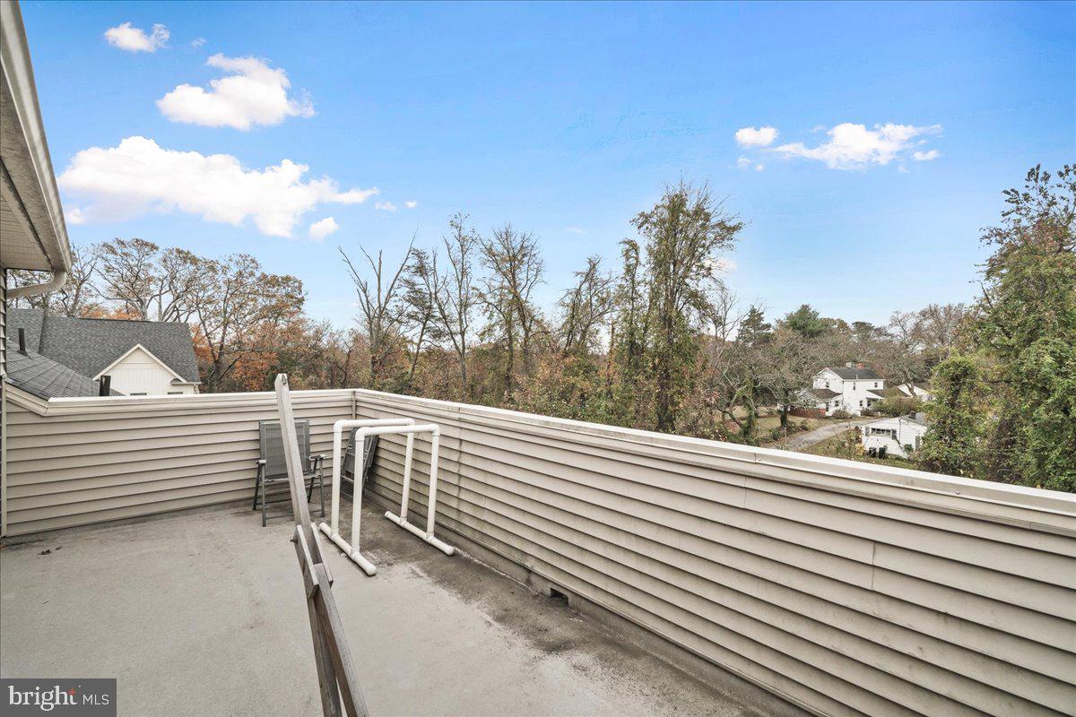 PONDVIEW - Residential